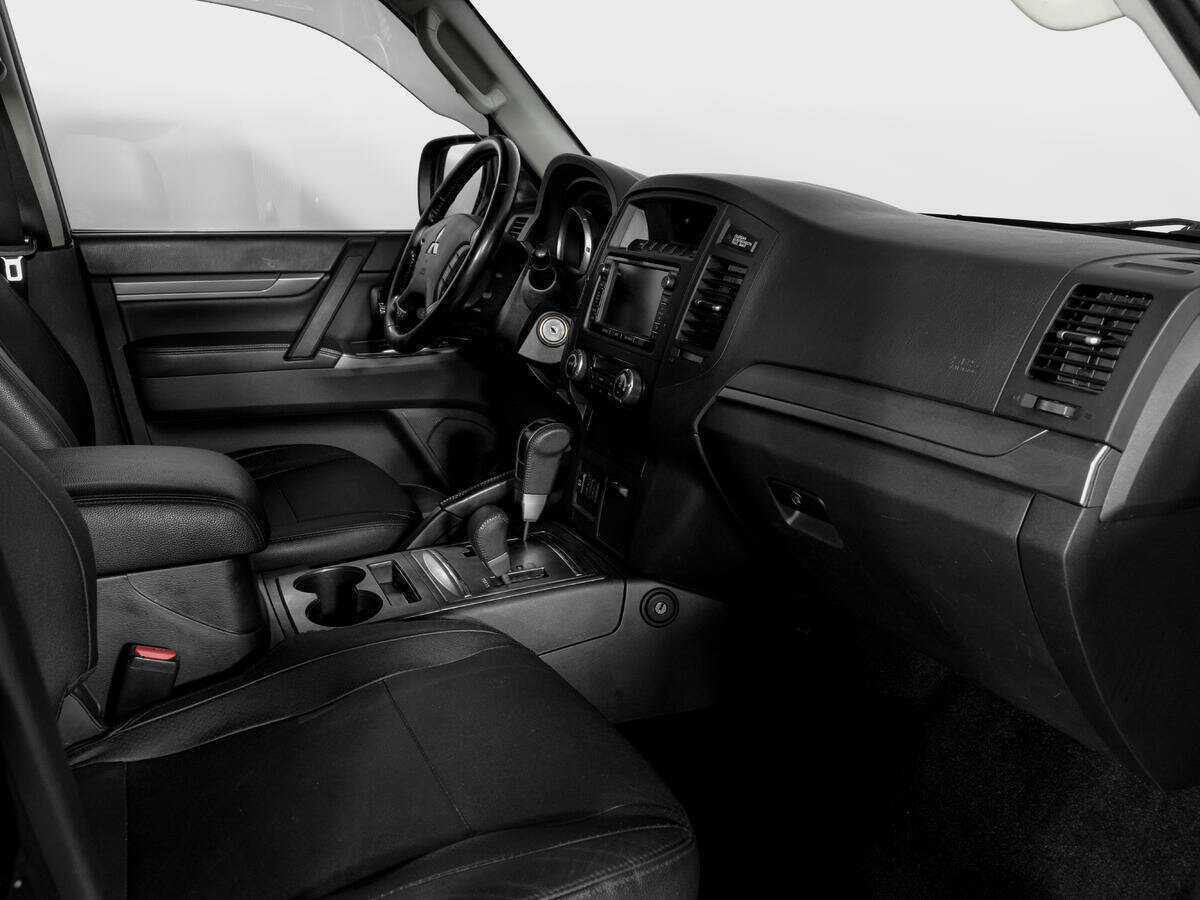 Купить Mitsubishi Pajero с пробегом. Фото: #8