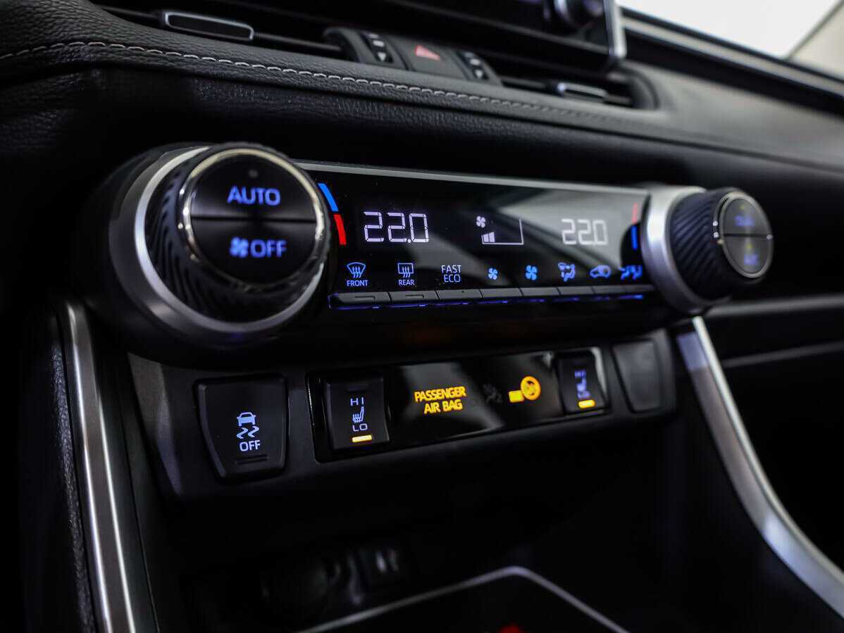 Купить Toyota RAV4 с пробегом. Фото: #11