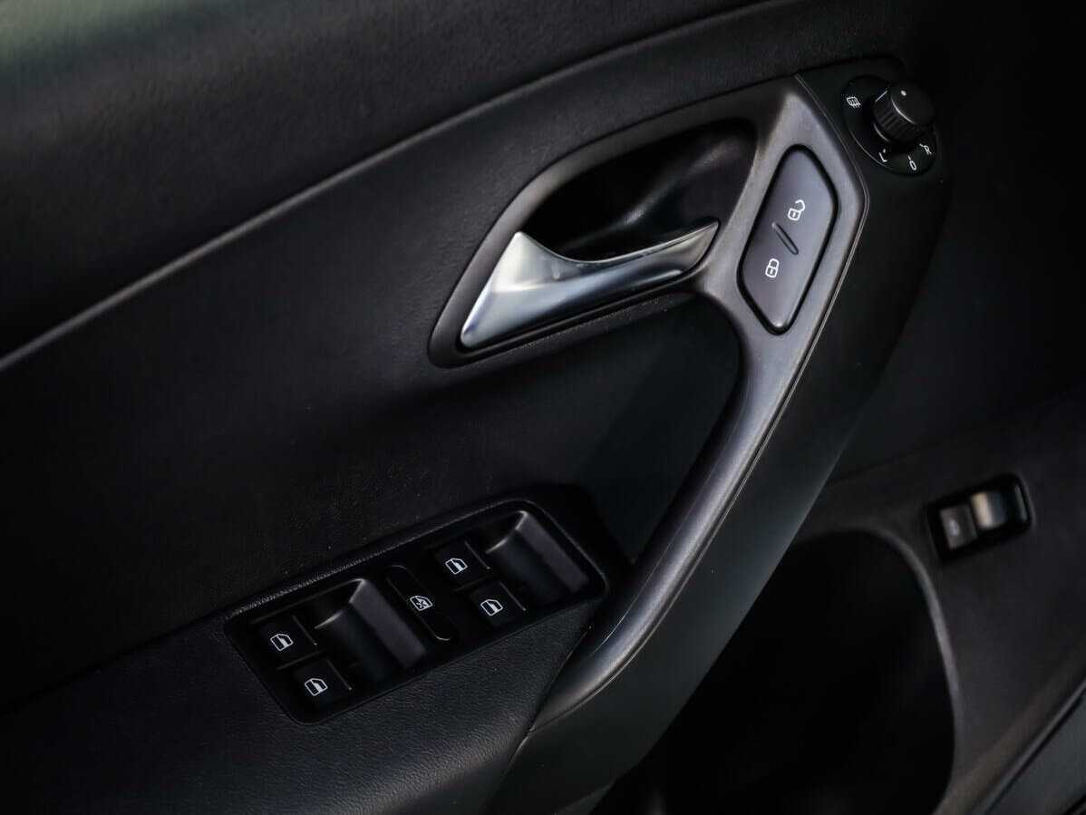 Купить Volkswagen Polo с пробегом. Фото: #17