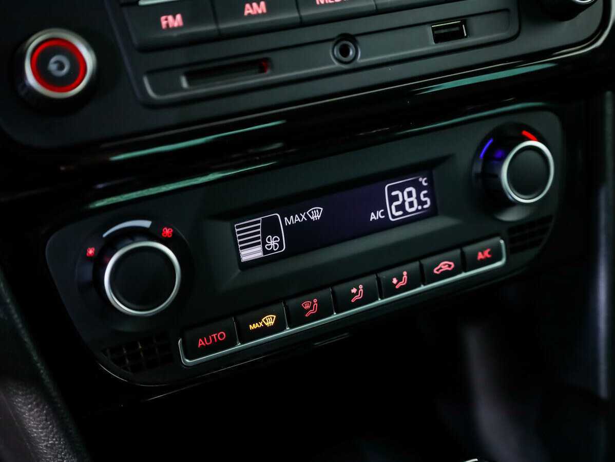 Купить Volkswagen Polo с пробегом. Фото: #13