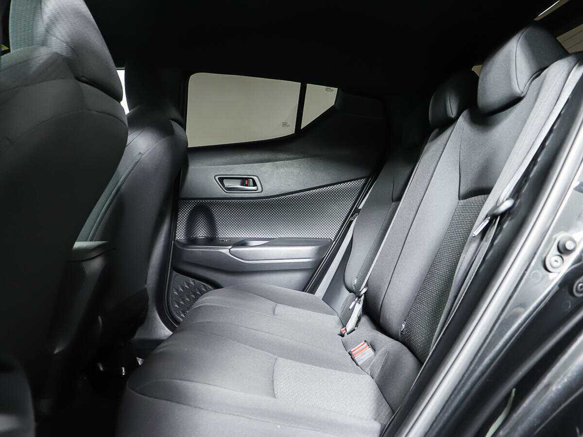 Купить Toyota C-HR с пробегом. Фото: #9