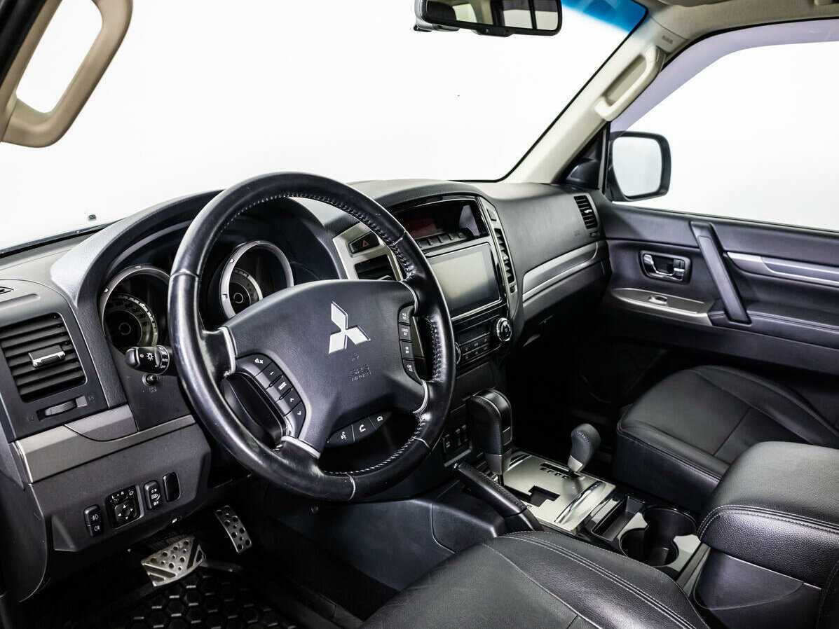 Купить Mitsubishi Pajero с пробегом. Фото: #10