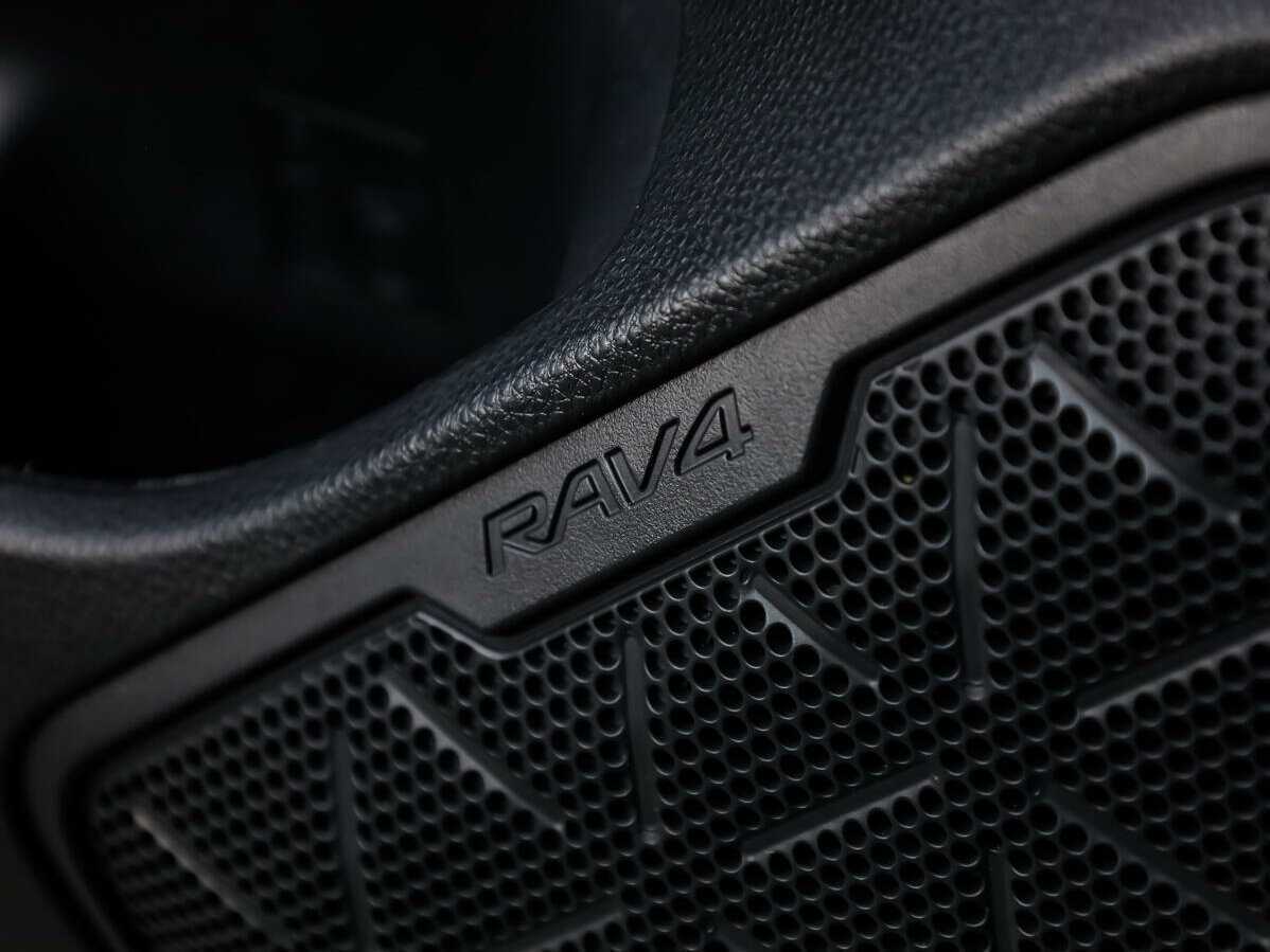 Купить Toyota RAV4 с пробегом. Фото: #16