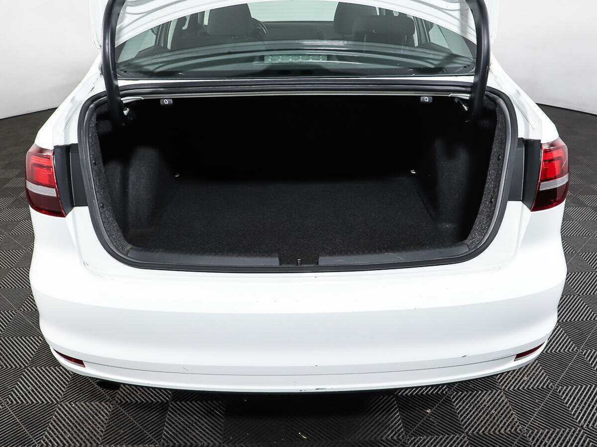 Купить Volkswagen Jetta с пробегом. Фото: #3