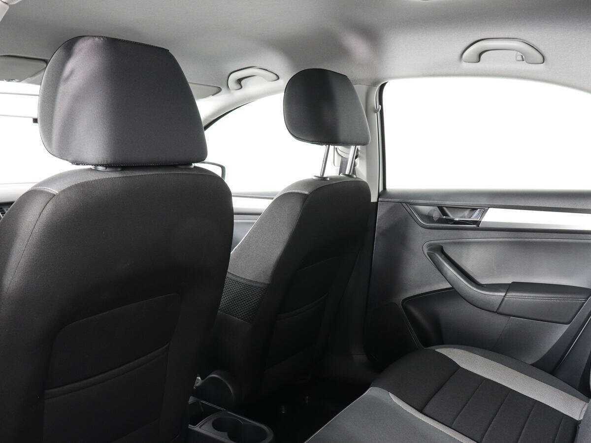 Купить Skoda Rapid с пробегом. Фото: #8