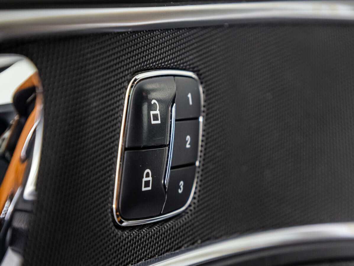 Купить Ford Explorer с пробегом. Фото: #22