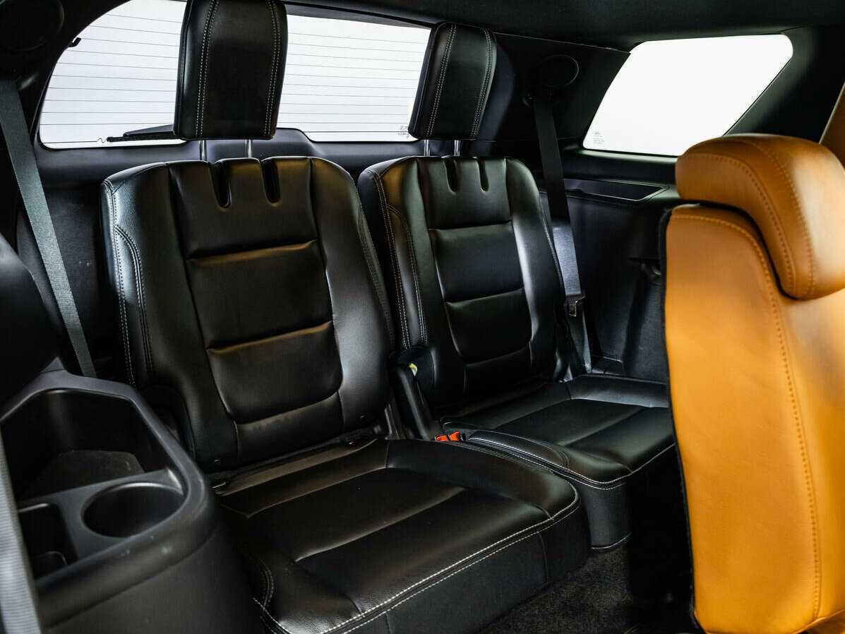 Купить Ford Explorer с пробегом. Фото: #23