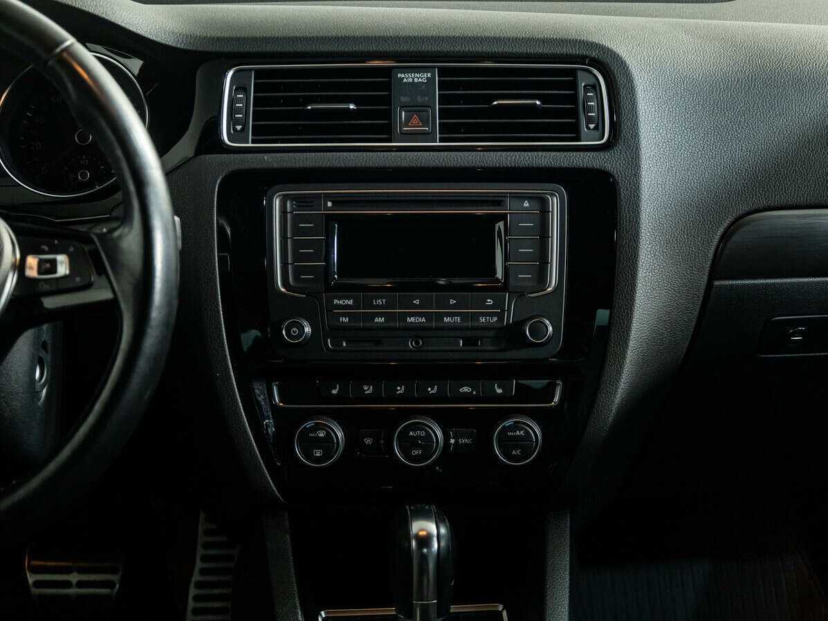 Купить Volkswagen Jetta с пробегом. Фото: #12