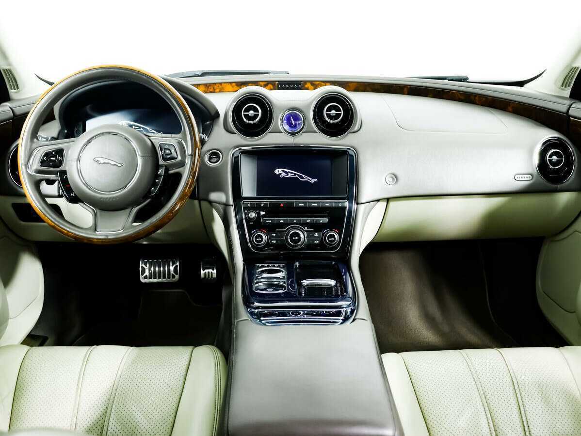 Купить Jaguar XJ с пробегом. Фото: #9
