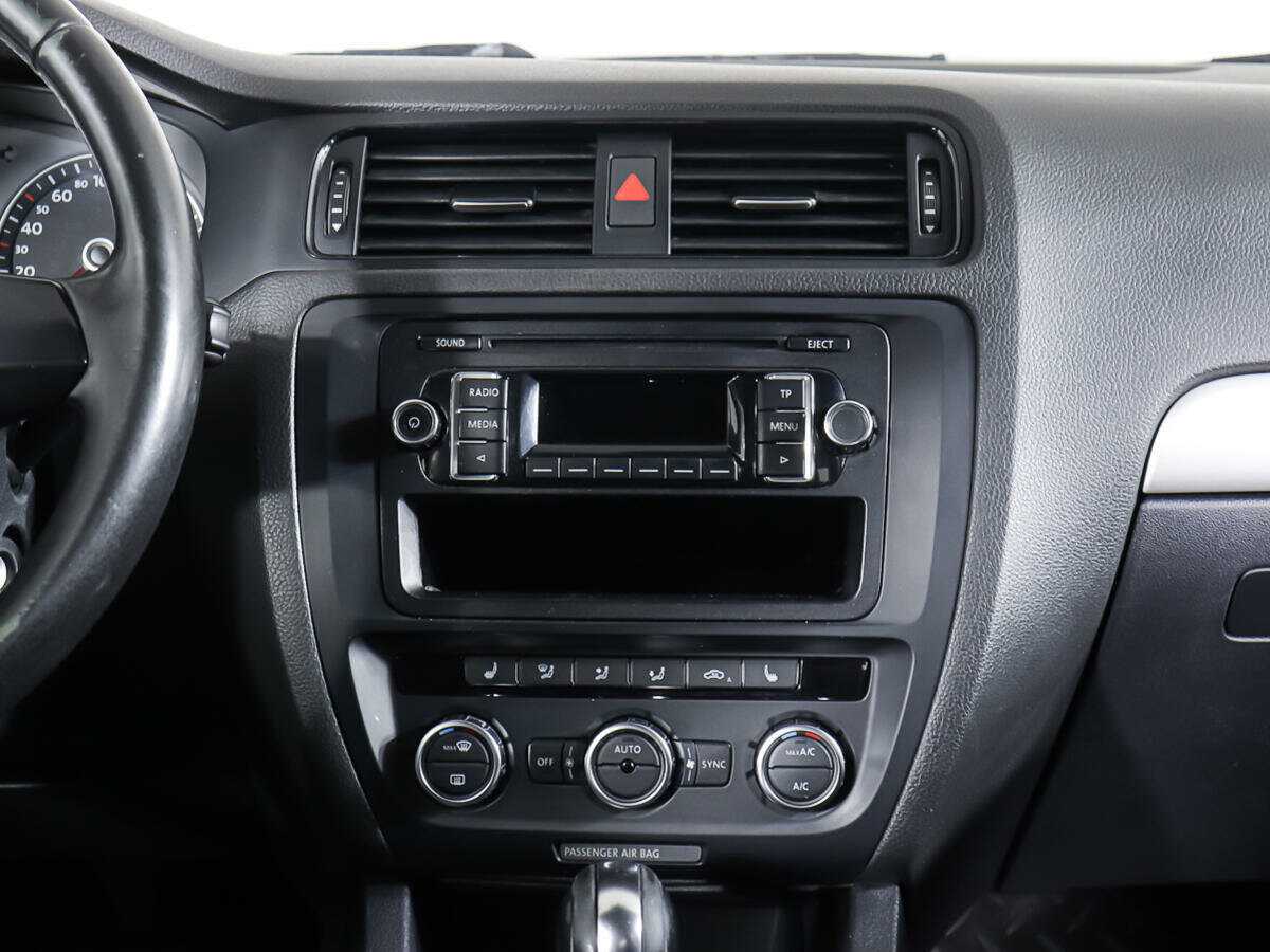 Купить Volkswagen Jetta с пробегом. Фото: #9