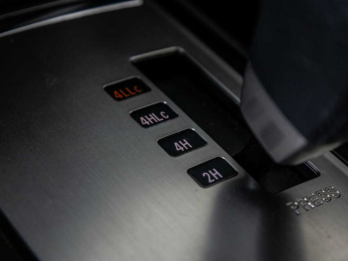 Купить Mitsubishi Pajero с пробегом. Фото: #15