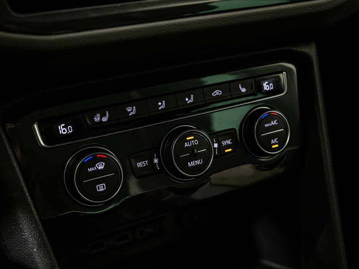 Купить Volkswagen Tiguan с пробегом. Фото: #15