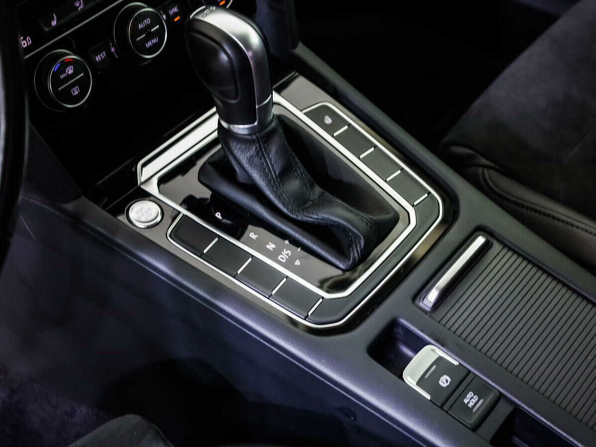 Купить Volkswagen Passat с пробегом. Фото: #14