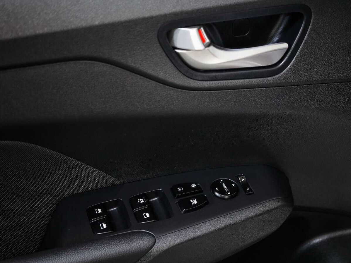 Купить Hyundai Solaris с пробегом. Фото: #13