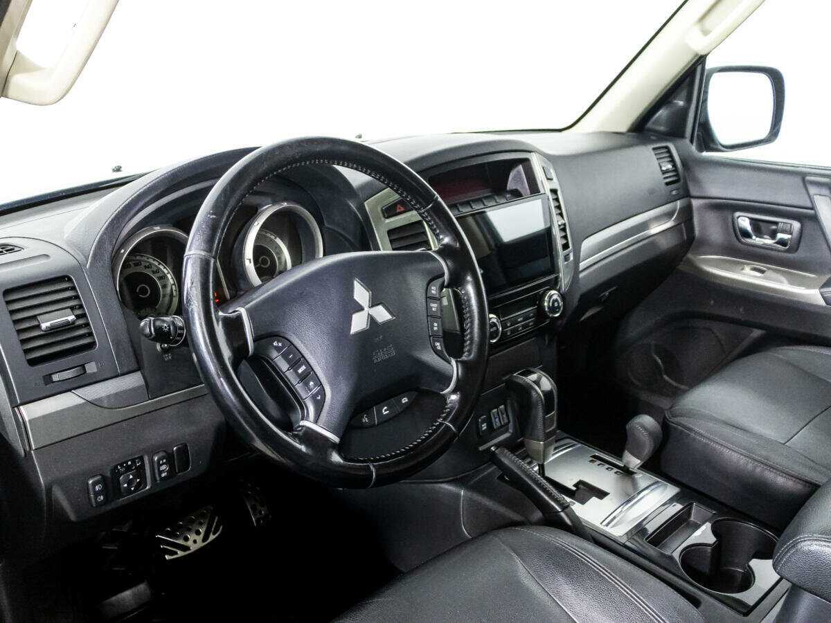 Купить Mitsubishi Pajero с пробегом. Фото: #10