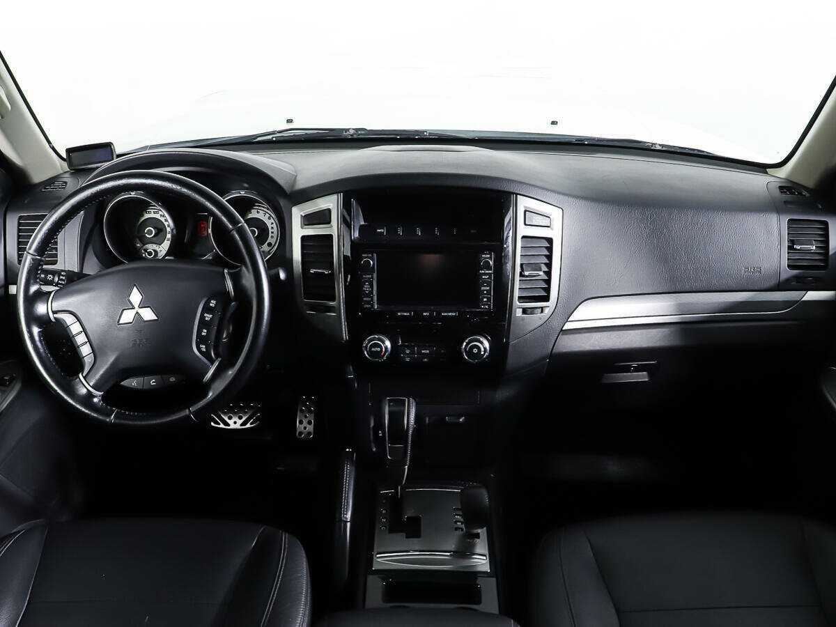 Купить Mitsubishi Pajero с пробегом. Фото: #8