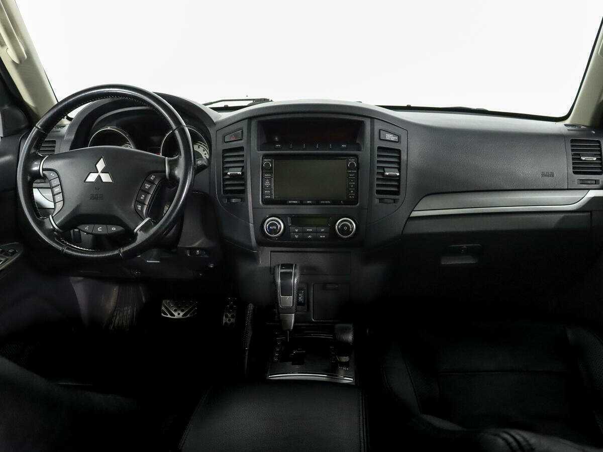 Купить Mitsubishi Pajero с пробегом. Фото: #10