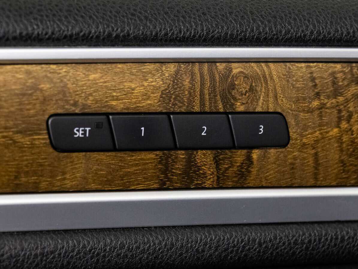 Купить Volkswagen Touareg с пробегом. Фото: #17