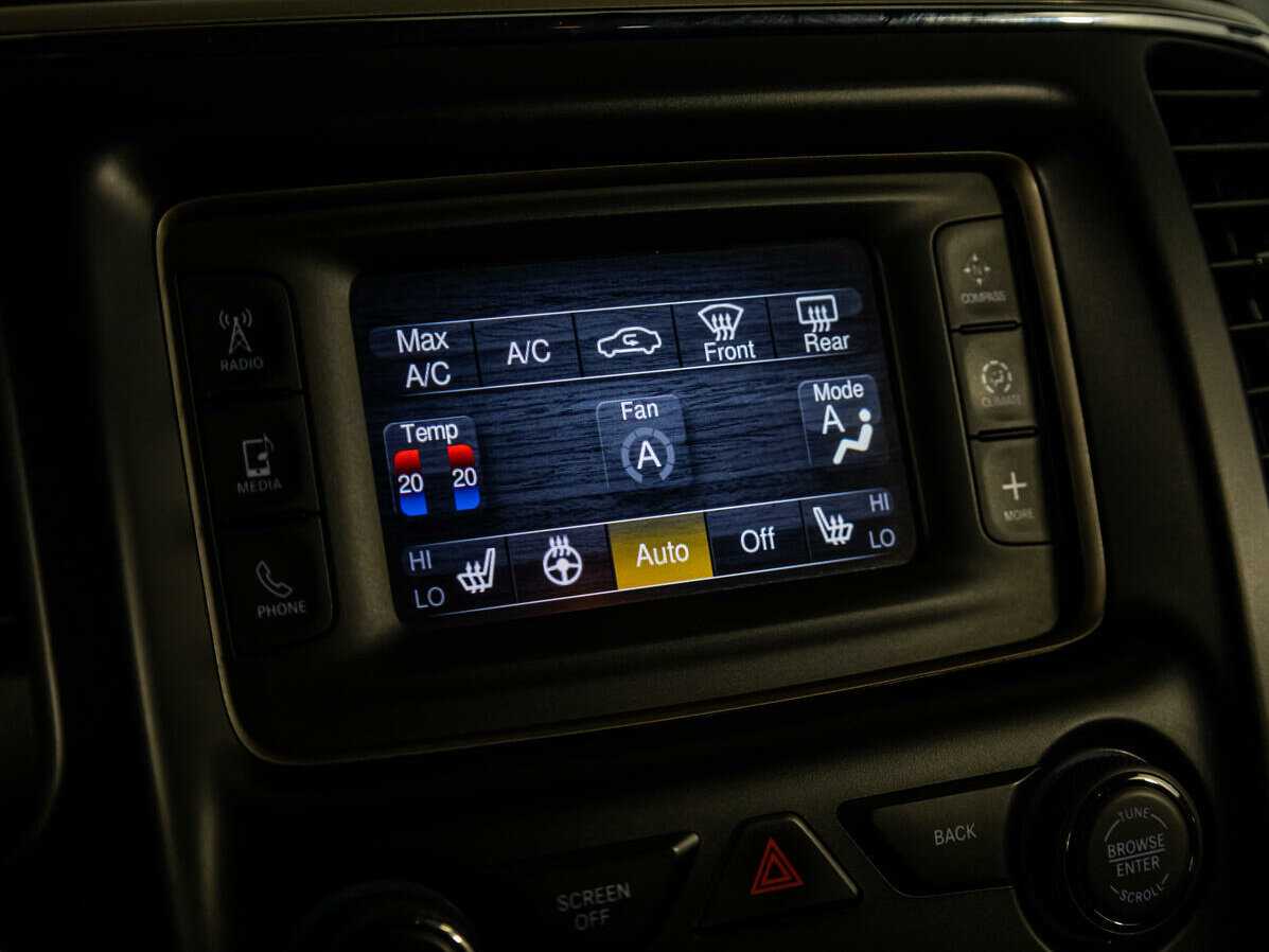 Купить Jeep Grand Cherokee с пробегом. Фото: #23