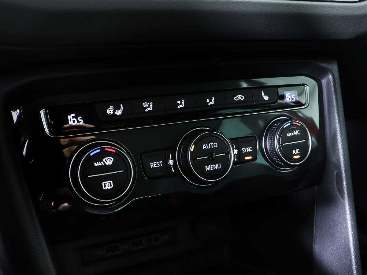 Купить Volkswagen Tiguan с пробегом. Фото: #17