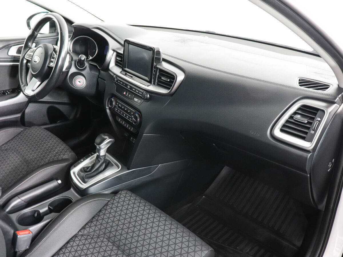 Купить Kia Ceed с пробегом. Фото: #8