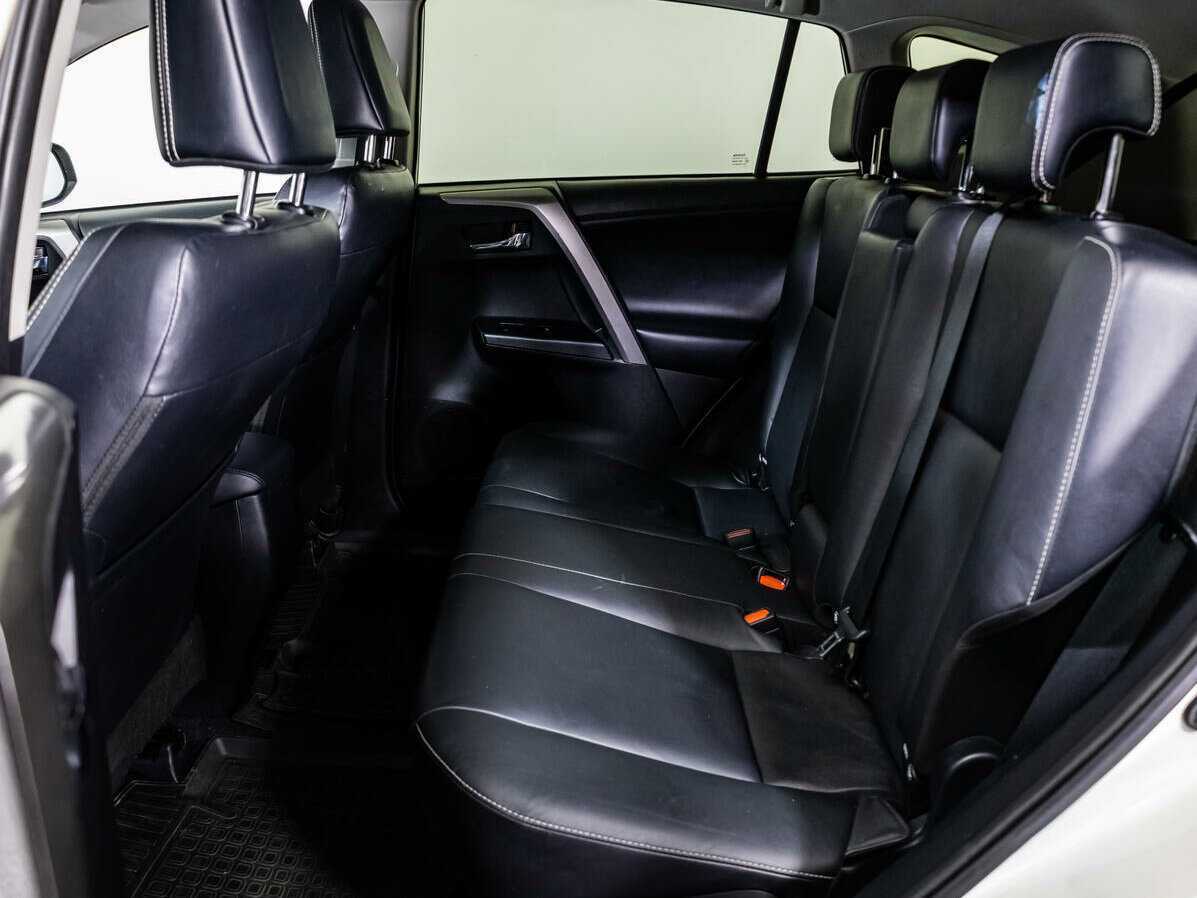 Купить Toyota RAV4 с пробегом. Фото: #7