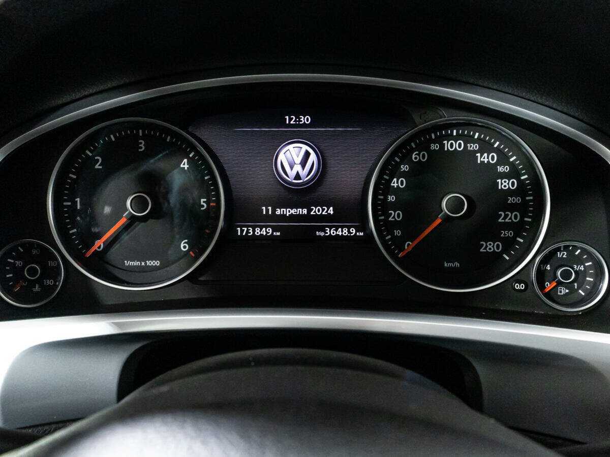 Купить Volkswagen Touareg с пробегом. Фото: #11