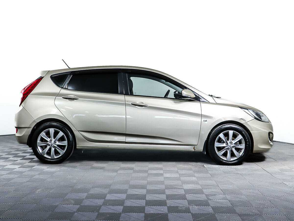 Купить Hyundai Solaris с пробегом. Фото: #2