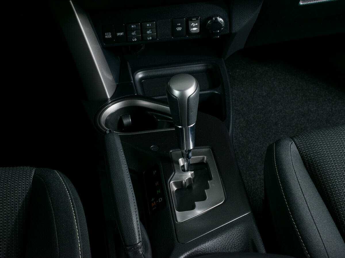 Купить Toyota RAV4 с пробегом. Фото: #16