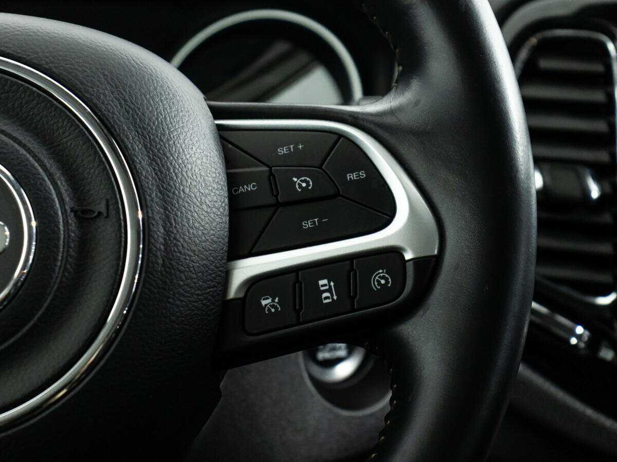 Купить Jeep Compass с пробегом. Фото: #19