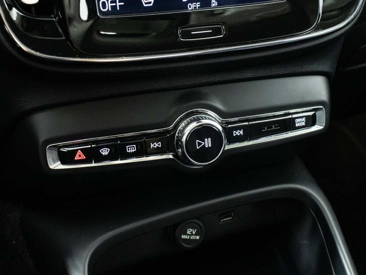 Купить Volvo XC40 с пробегом. Фото: #19