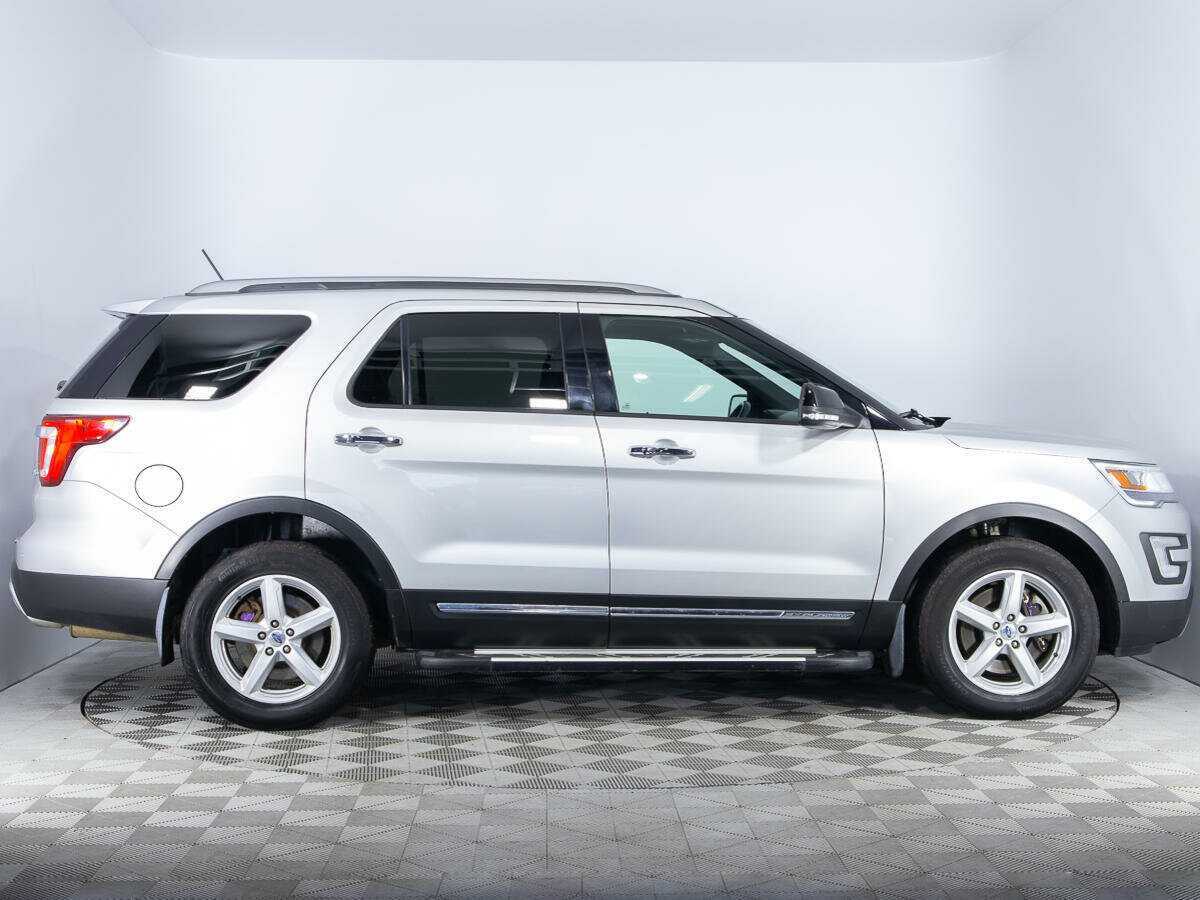 Купить Ford Explorer с пробегом. Фото: #3