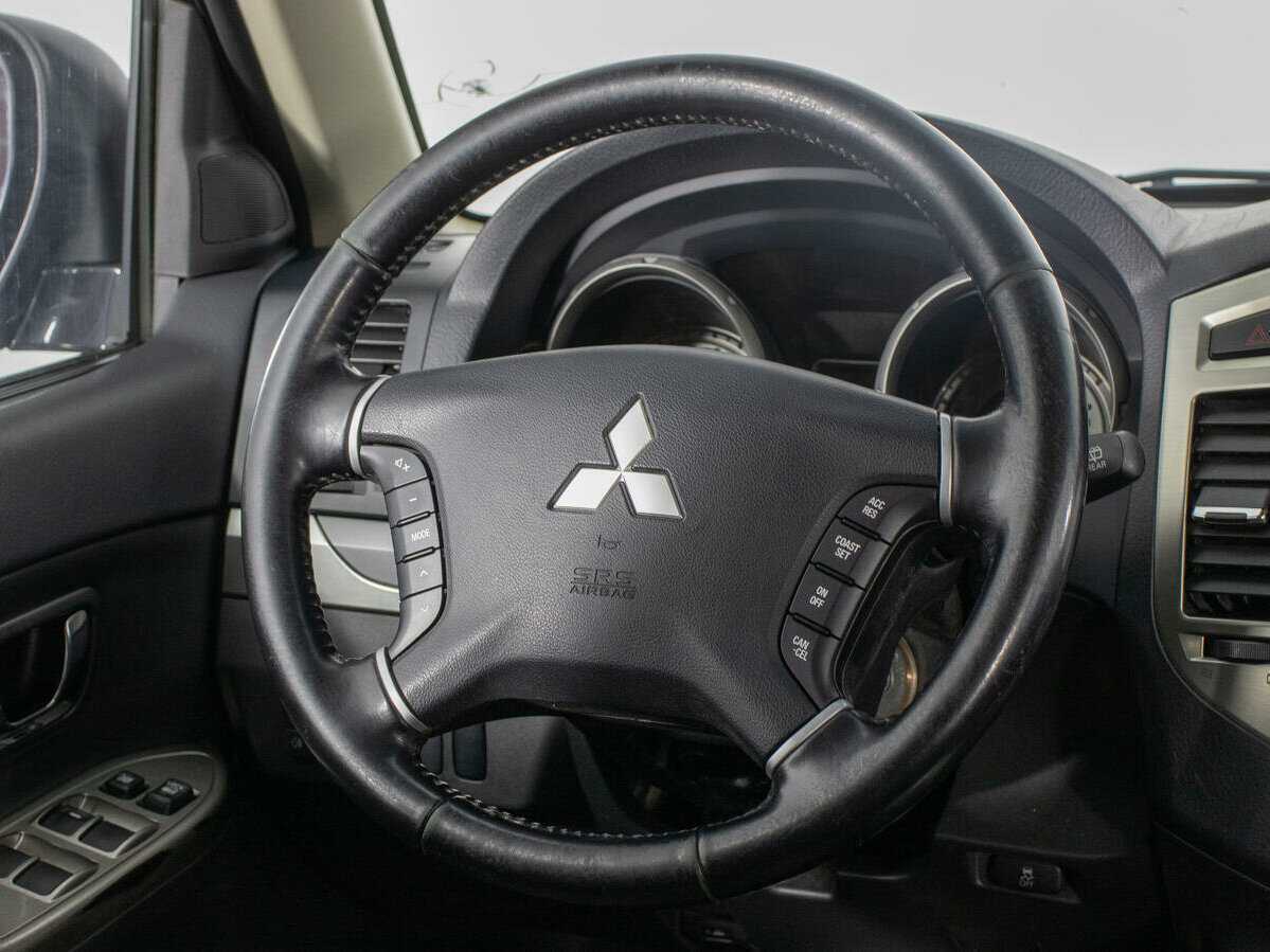 Купить Mitsubishi Pajero с пробегом. Фото: #17