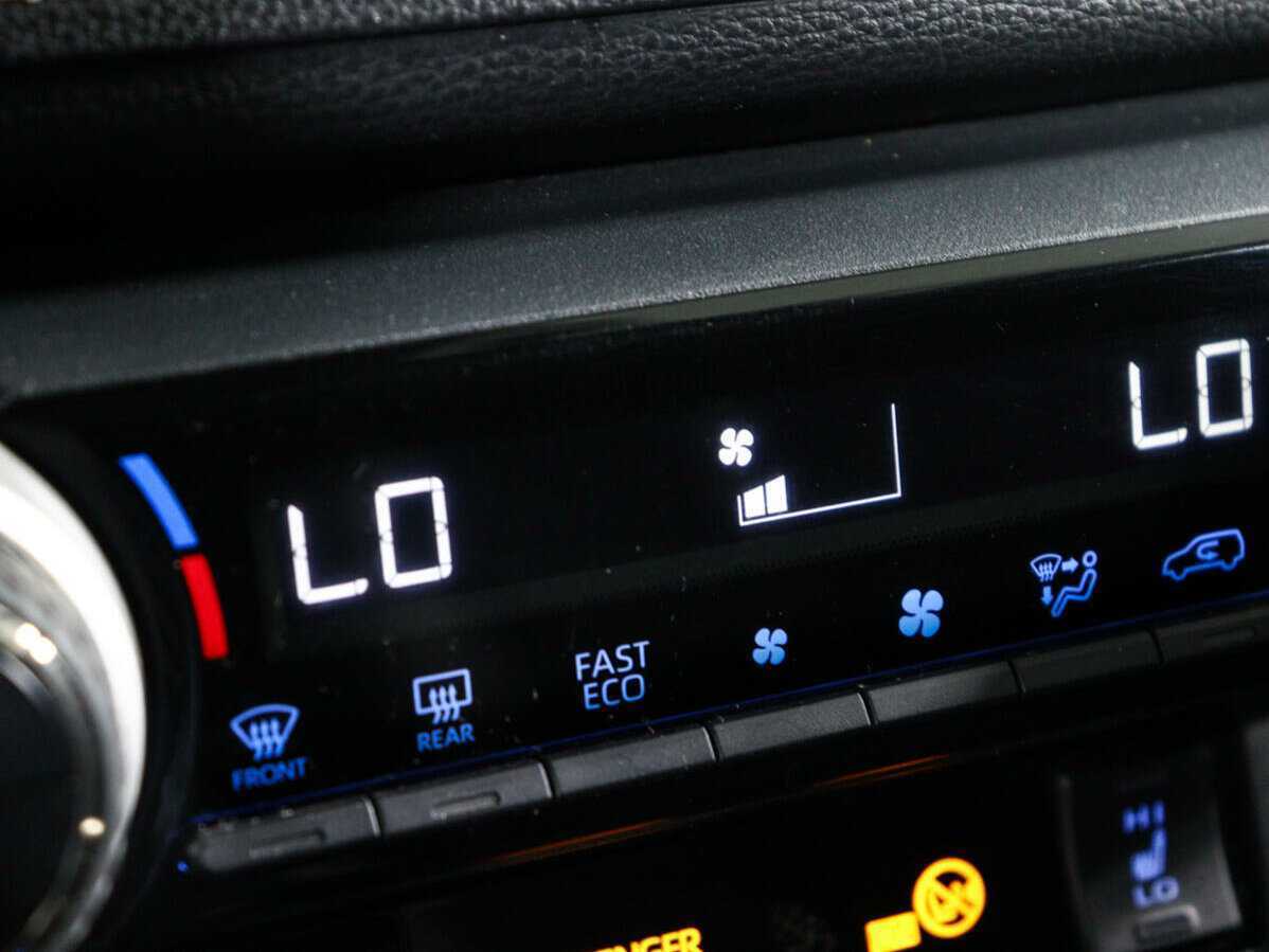 Купить Toyota RAV4 с пробегом. Фото: #20