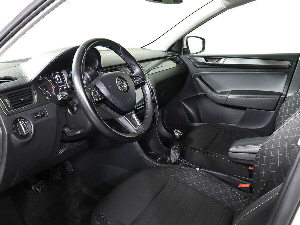 Купить Skoda Rapid с пробегом. Фото: #12
