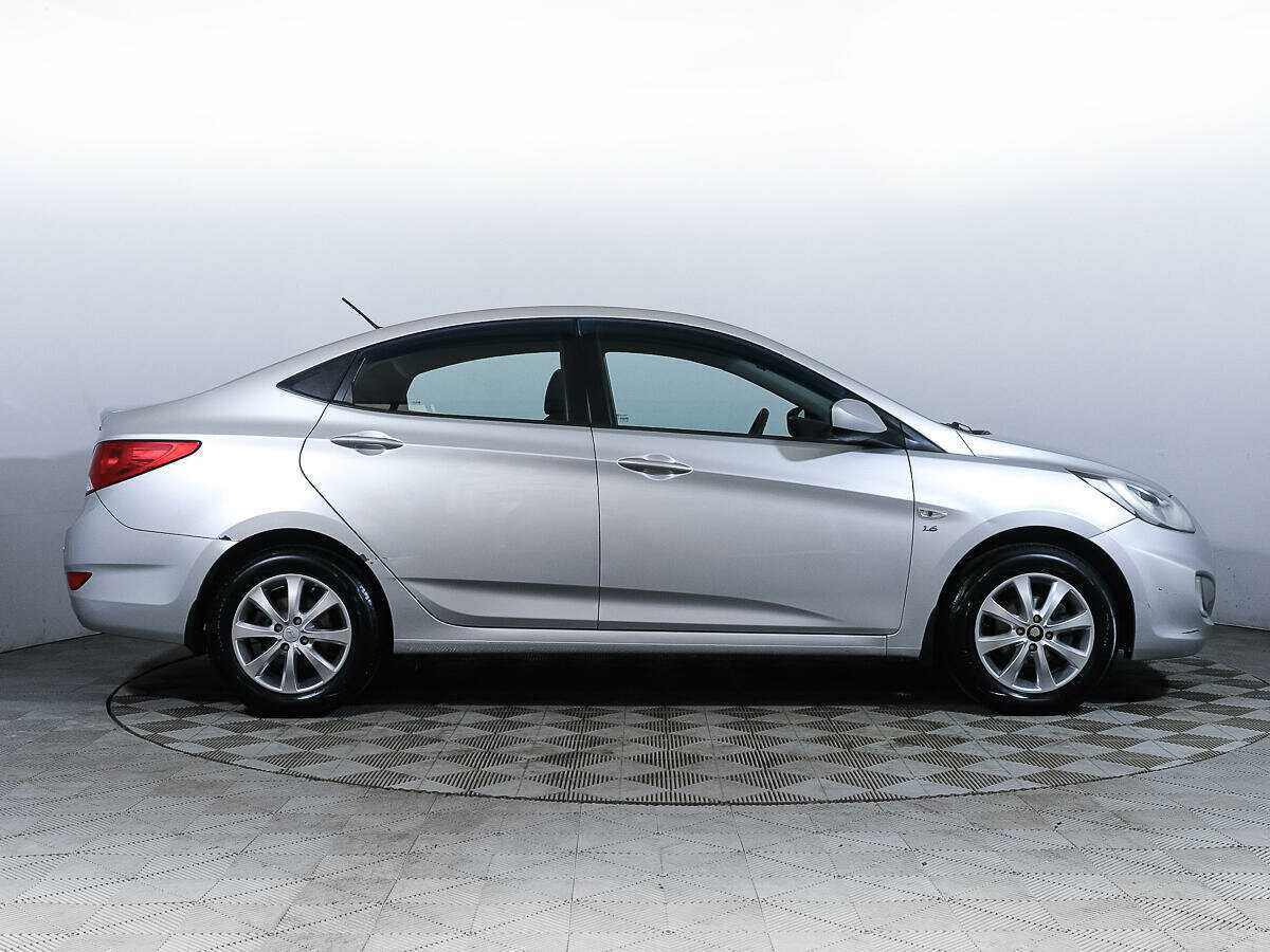 Купить Hyundai Solaris с пробегом. Фото: #2