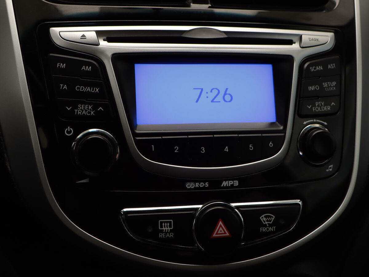 Купить Hyundai Solaris с пробегом. Фото: #15