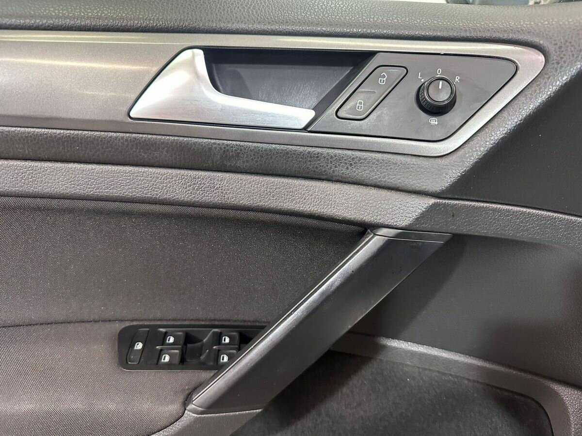 Купить Volkswagen Golf с пробегом. Фото: #13
