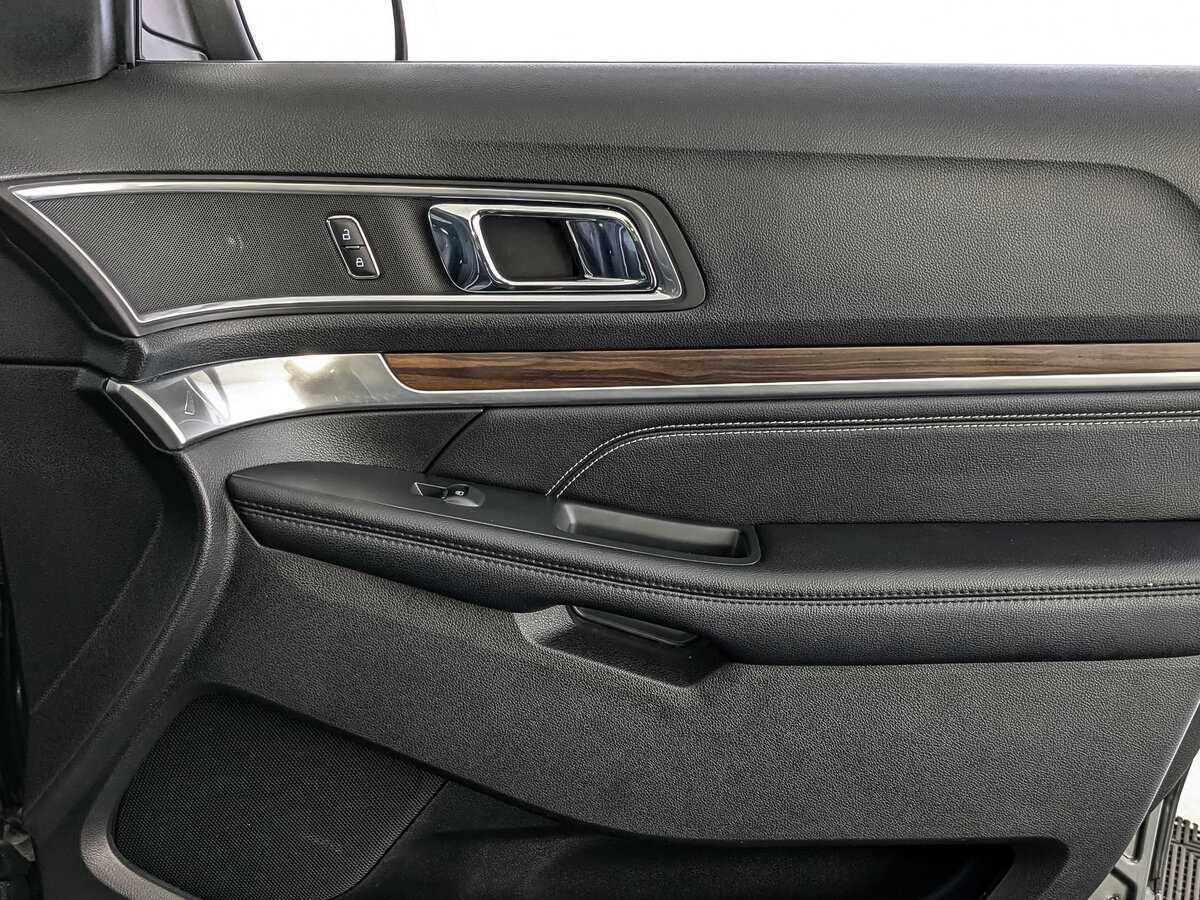 Купить Ford Explorer с пробегом. Фото: #17