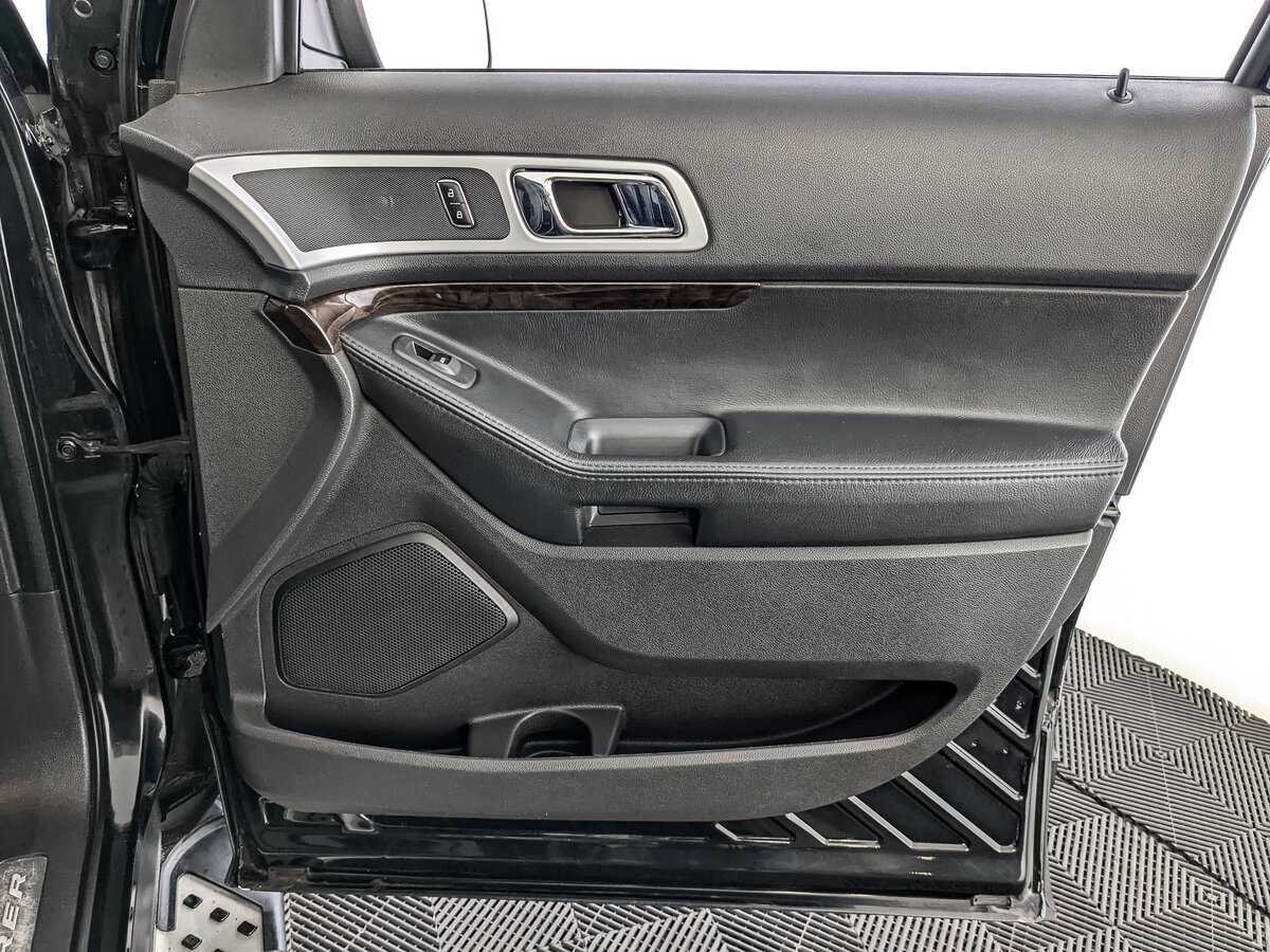 Купить Ford Explorer с пробегом. Фото: #20