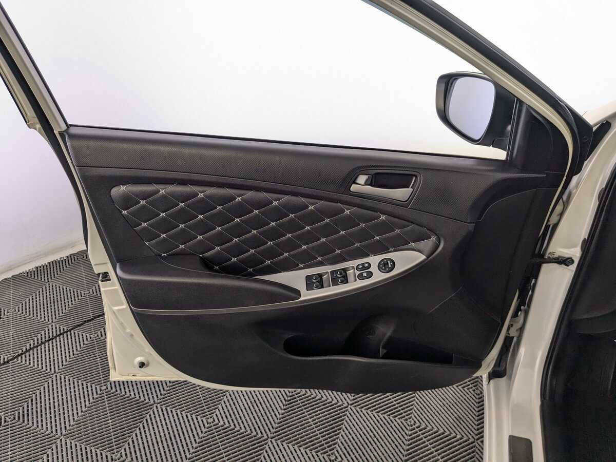 Купить Hyundai Solaris с пробегом. Фото: #14