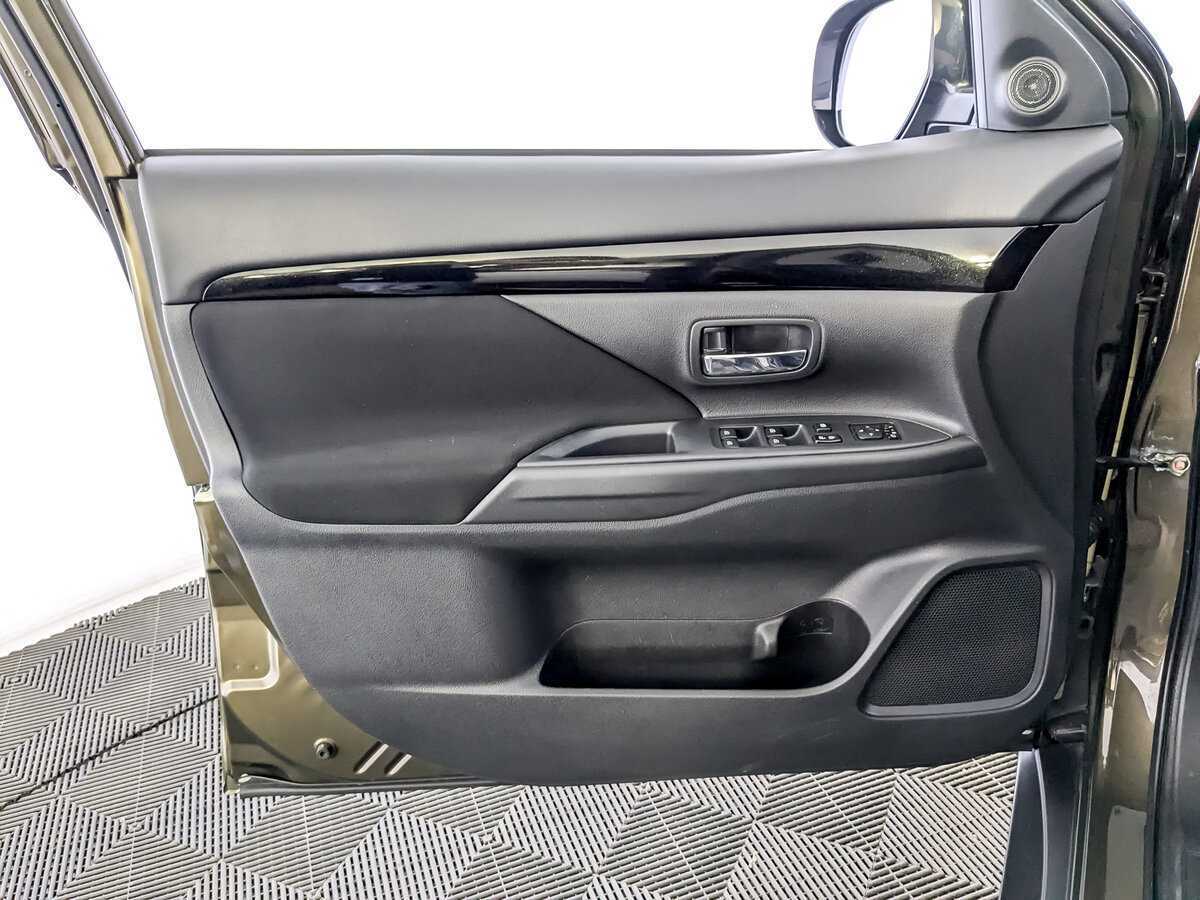 Купить Mitsubishi Outlander с пробегом. Фото: #13