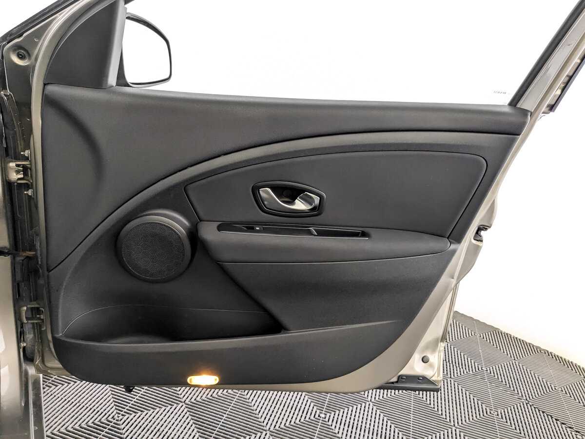 Купить Renault Fluence с пробегом. Фото: #19