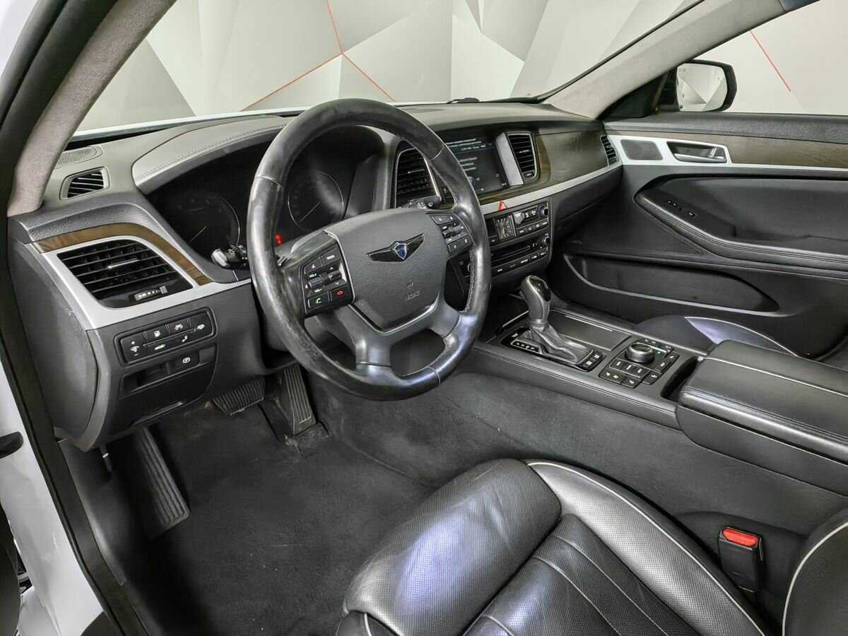 Купить Hyundai Genesis с пробегом. Фото: #14