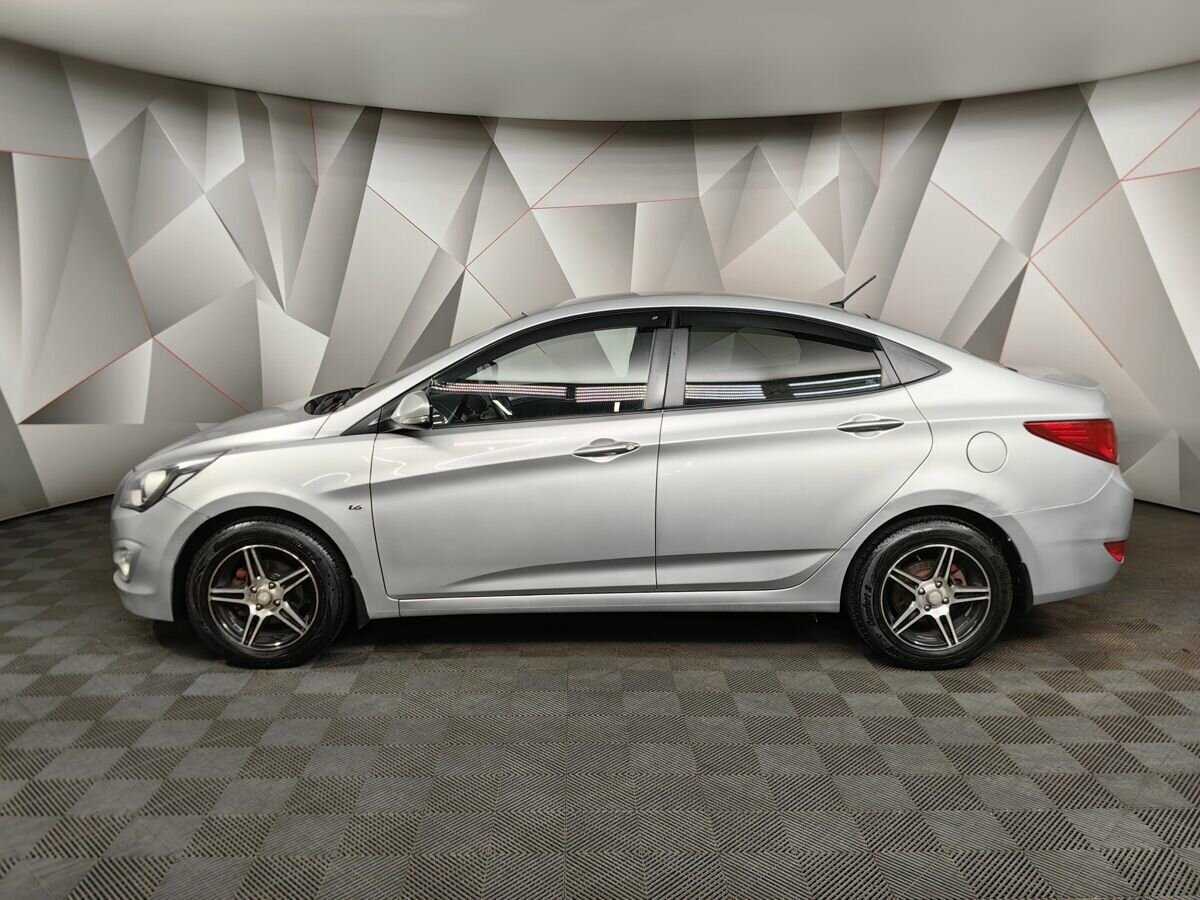 Купить Hyundai Solaris с пробегом. Фото: #4