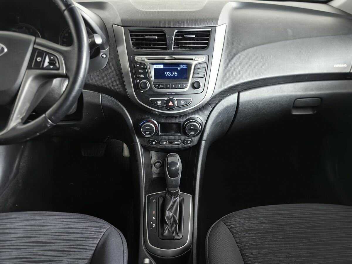 Купить Hyundai Solaris с пробегом. Фото: #10