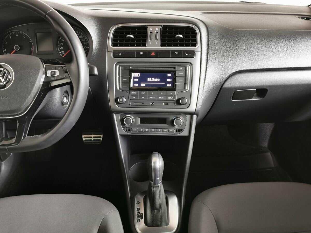 Купить Volkswagen Polo с пробегом. Фото: #10