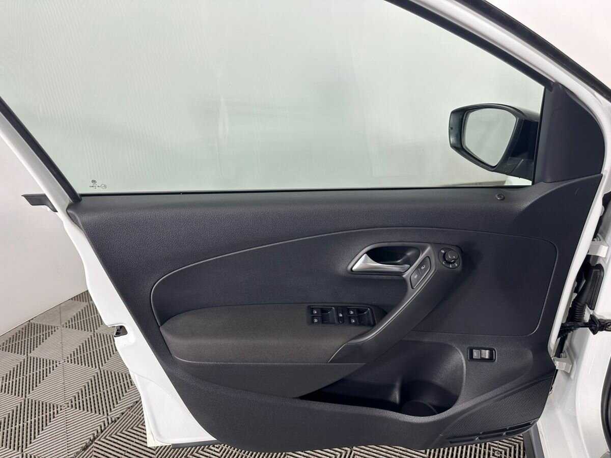 Купить Volkswagen Polo с пробегом. Фото: #7