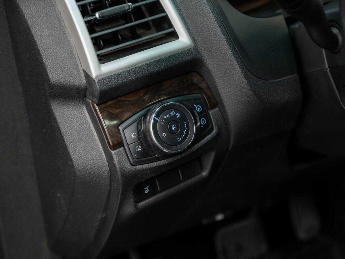 Купить Ford Explorer с пробегом. Фото: #16