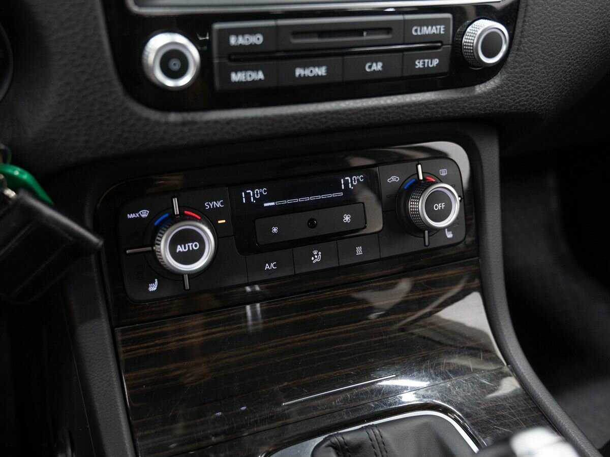 Купить Volkswagen Touareg с пробегом. Фото: #19